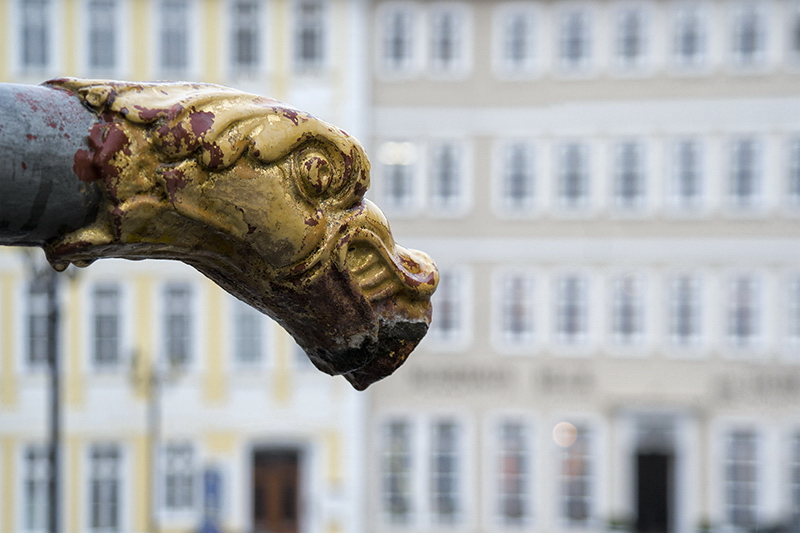 Lahntal SAM_5314 Kopie.jpg - In Wetzlar war wegen nasskaltem Wetter und Wind unsere Tour vorzeitig zu Ende. Hier noch ein Bild am Stadtbrunnen von Wetzlar